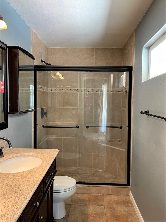 Building Photo - 3+ bedroom, 2 bath pool and spa home