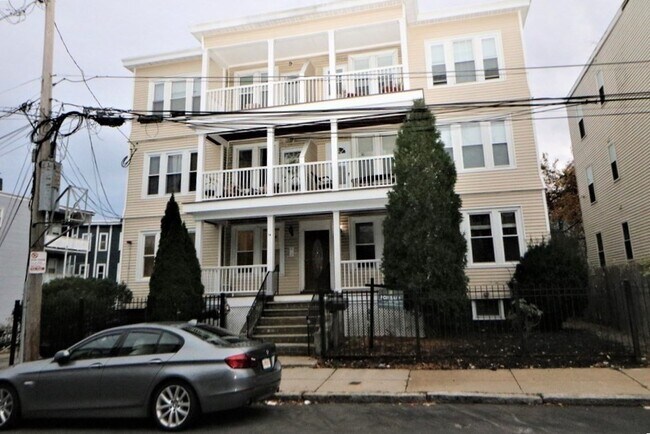 Building Photo - 14 Estella St