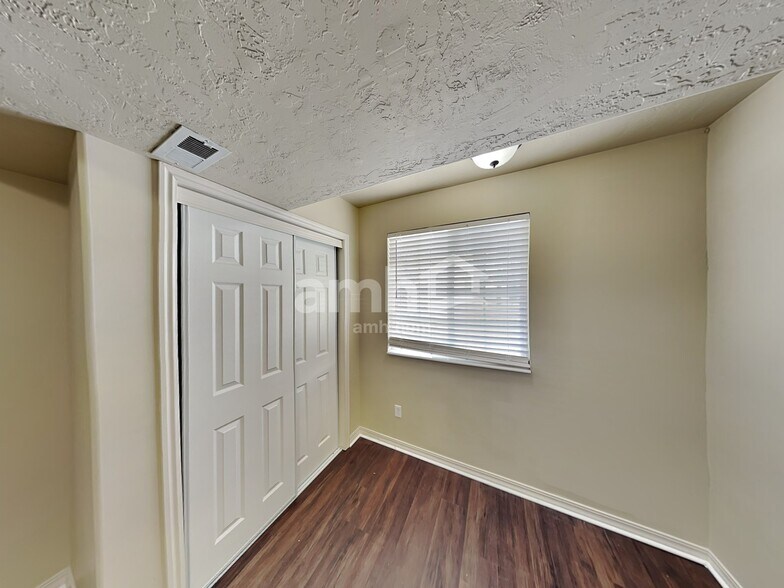 Building Photo - 2262 E 2900 N