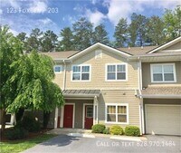 Building Photo - 123 Foxden-203