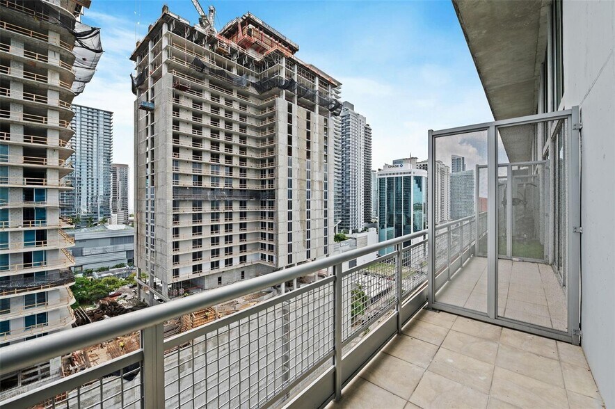 Building Photo - 690 SW 1st Ct