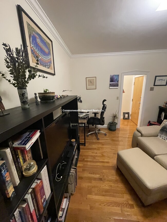 Building Photo - 4 Park Vale Ave