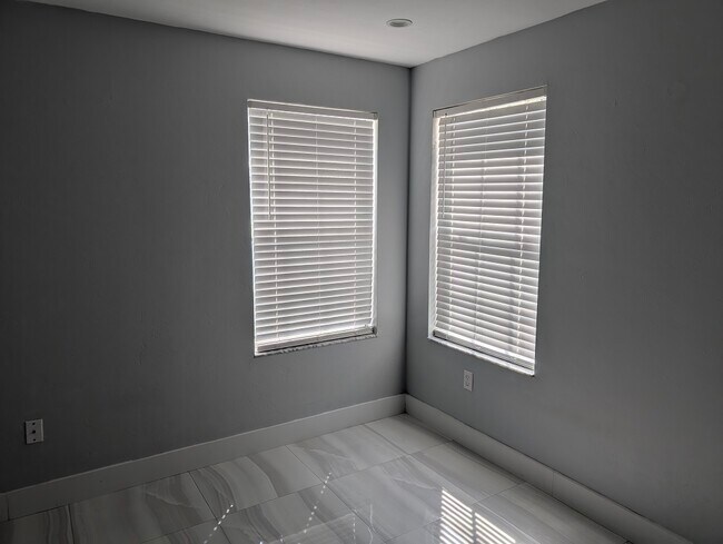 Building Photo - 9780 SW 52nd Rd