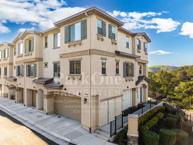 Building Photo - Modern 4-Bedroom Home with Garage in Martinez