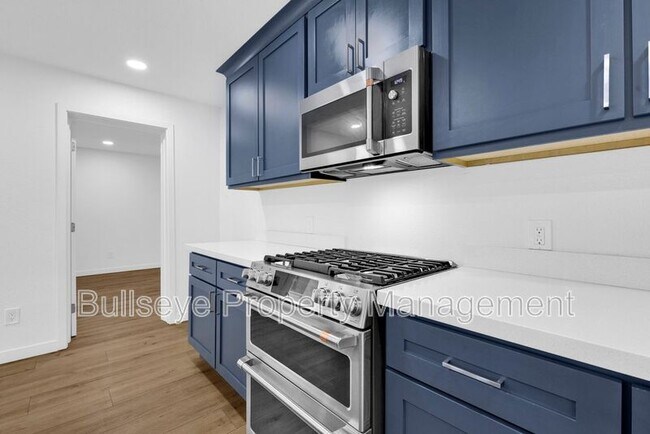 Building Photo - 3138 W Elm St