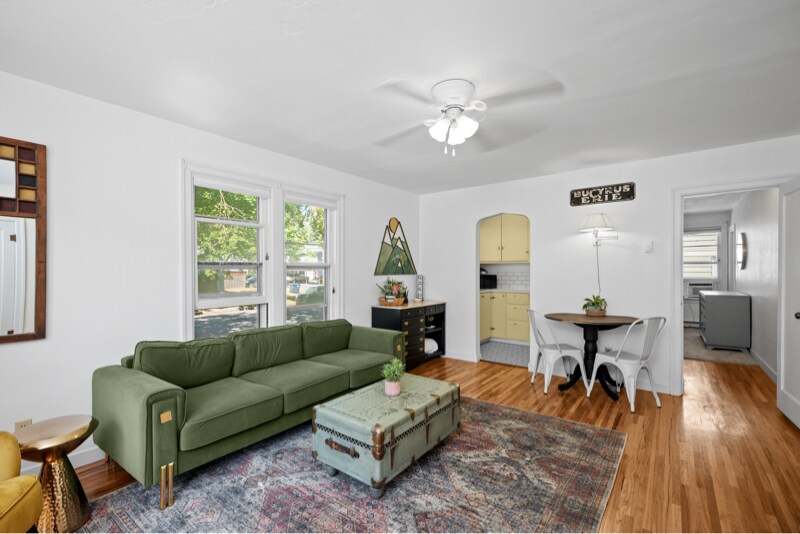 Building Photo - 801 E Lakeside Ave