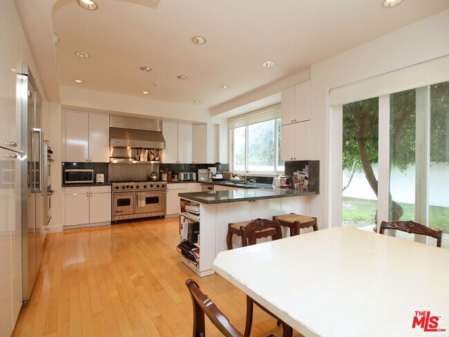 Building Photo - 269 N Bundy Dr