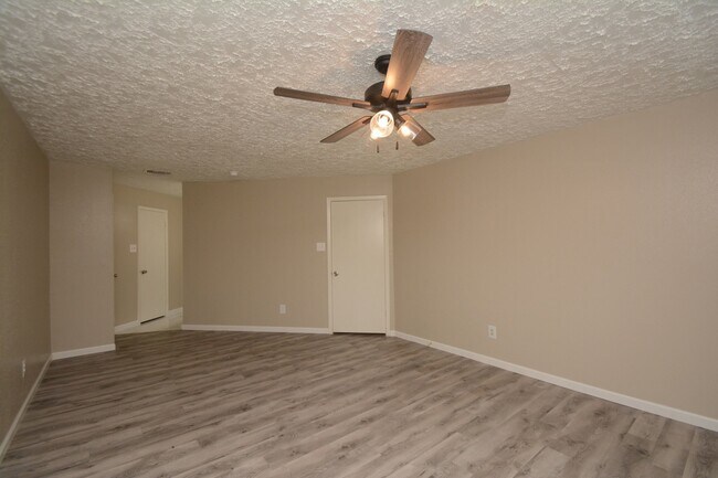 Building Photo - 16335 Quail Echo Dr