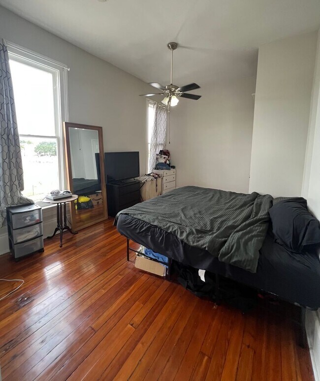 Building Photo - Charming 1BD/1BA in fantastic Uptown location!