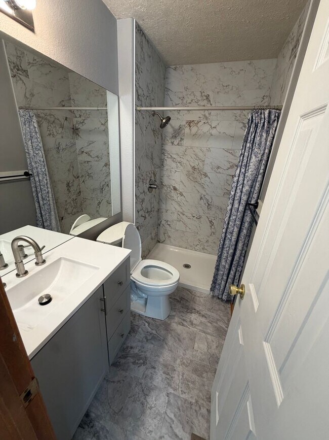 Building Photo - Vickers Heights 4 Bedroom, 3 Bathroom Single Family Home with Fenced in Yard