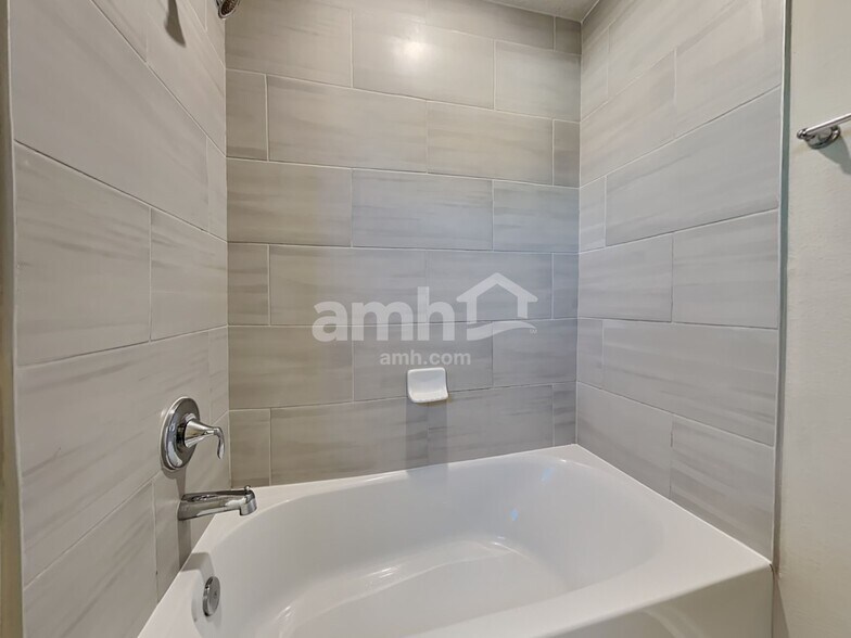 Building Photo - 64 Spruce Point