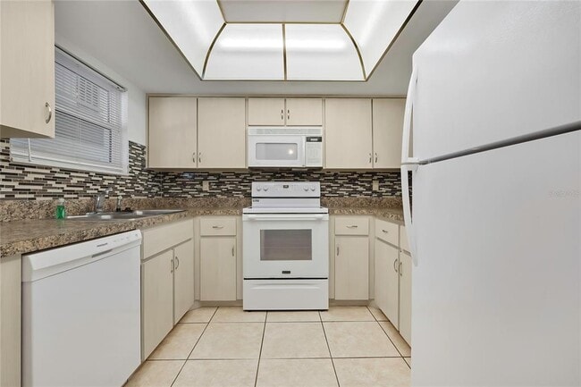 Building Photo - 4452 Garnet Dr