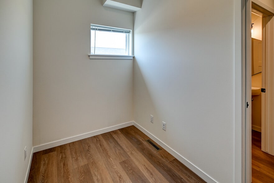 Building Photo - 4879 Lacy Rd