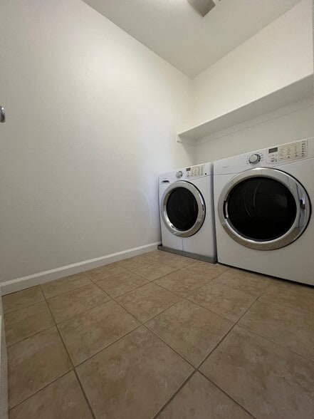 Building Photo - 357 Destino Cir