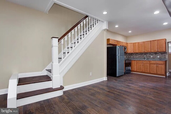 Building Photo - Updated 3 Bedroom Rental in Brewerytown wi...