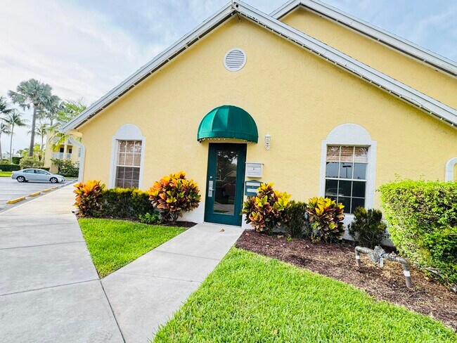 Building Photo - 6323 La Costa Dr
