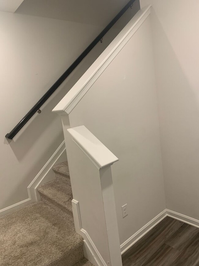 Building Photo - MOVE IN SPECIAL!!! Pay 1/2 the rent for th...