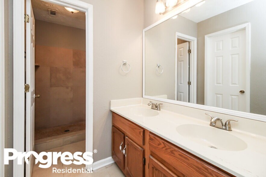 Building Photo - 505 Planceer Pl