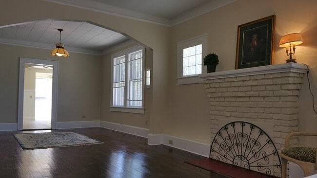 Building Photo - 118 W 28th St