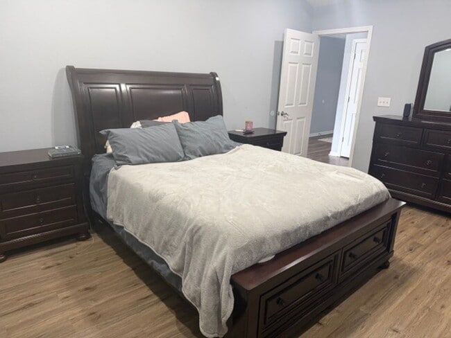 Building Photo - Beautiful 3/2 Avaliable April 20th