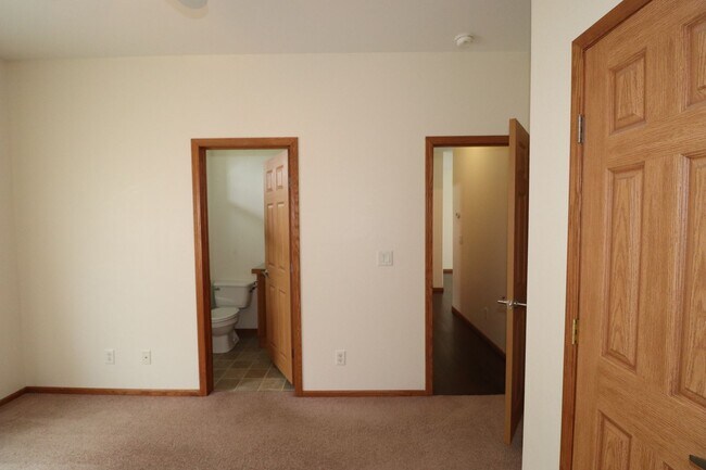 Building Photo - Spacious Home for rent!