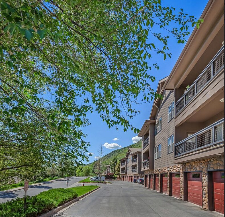 Building Photo - 2701 Midland Ave. Unit 614
