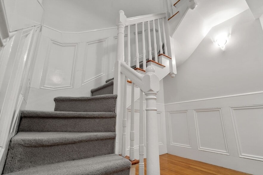 Building Photo - 244 Beacon St