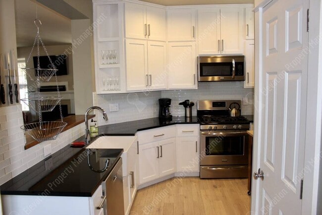 Building Photo - Furnished 2 BR home in Old Mill district