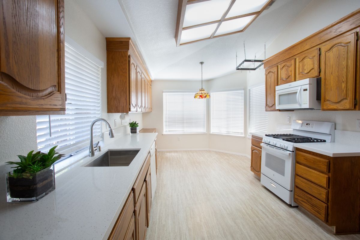 Building Photo - 767 Raven Dr