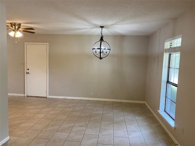 Building Photo - 3011 Sand Dr