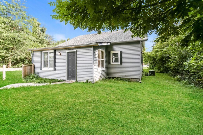 Building Photo - 3706 Elm St