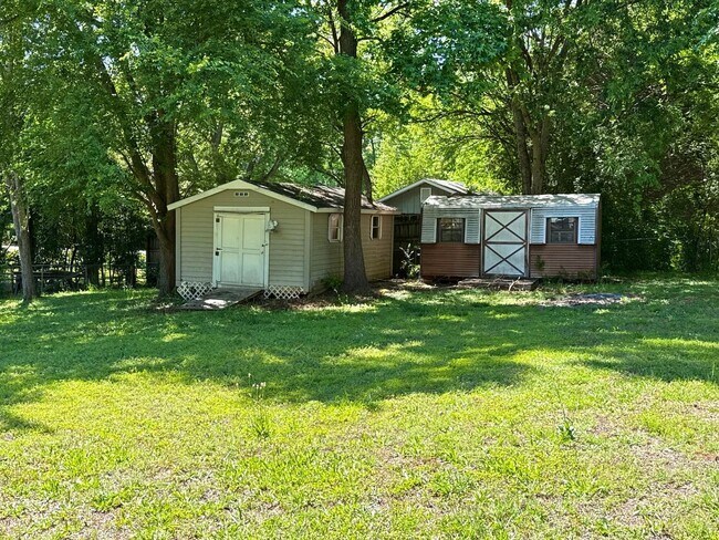 Building Photo - 2083 Ridgecrest Rd