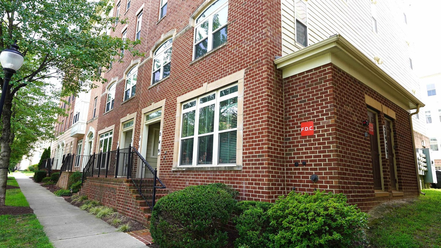 Building Photo - 265 Community Center Ave