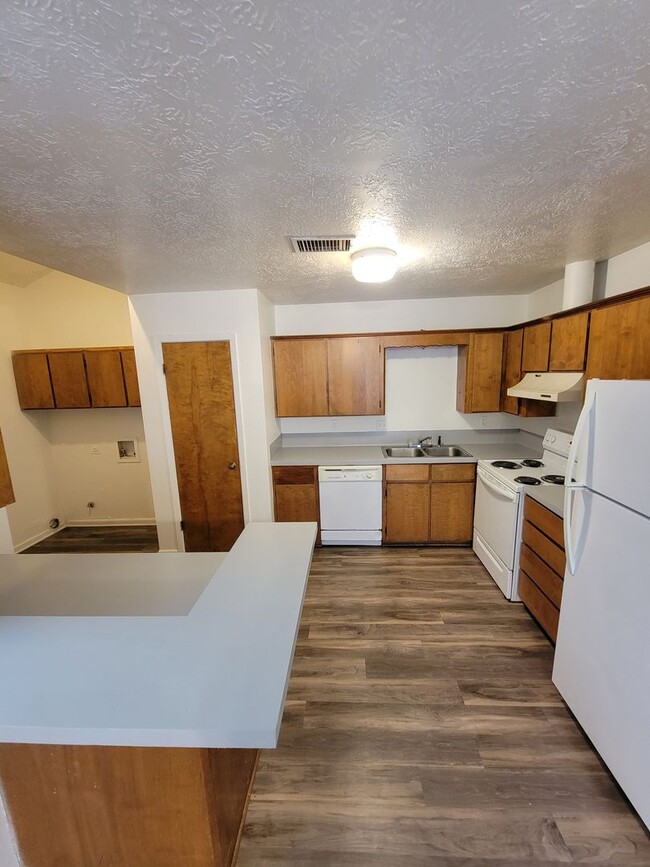 Building Photo - College Station - 2 bedroom / 1 bath Duple...