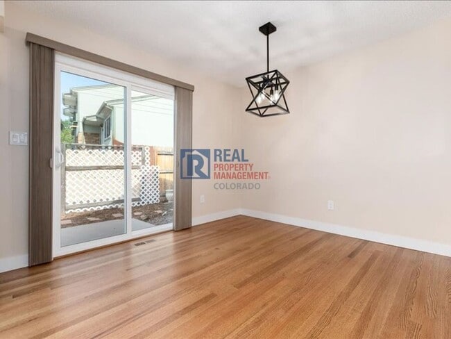 Building Photo - 1424 S Sierra Dr
