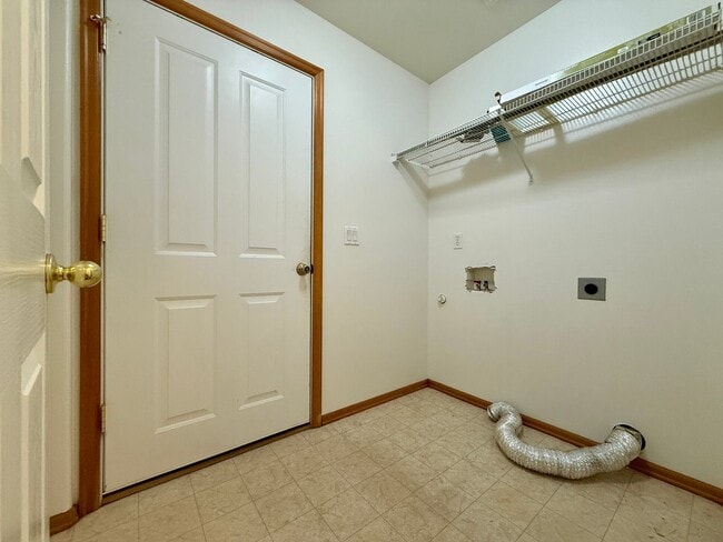 Building Photo - COME TAKE A LOOK AT THIS BEAUTIFUL NEWLY UPDATED HOME IN REDMOND!!