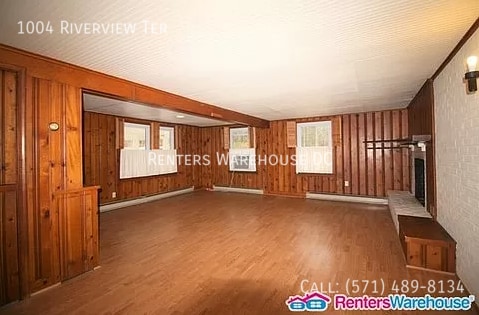 Building Photo - 1004 Riverview Terrace