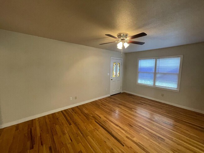 Building Photo - 2507 Kenosha Ave