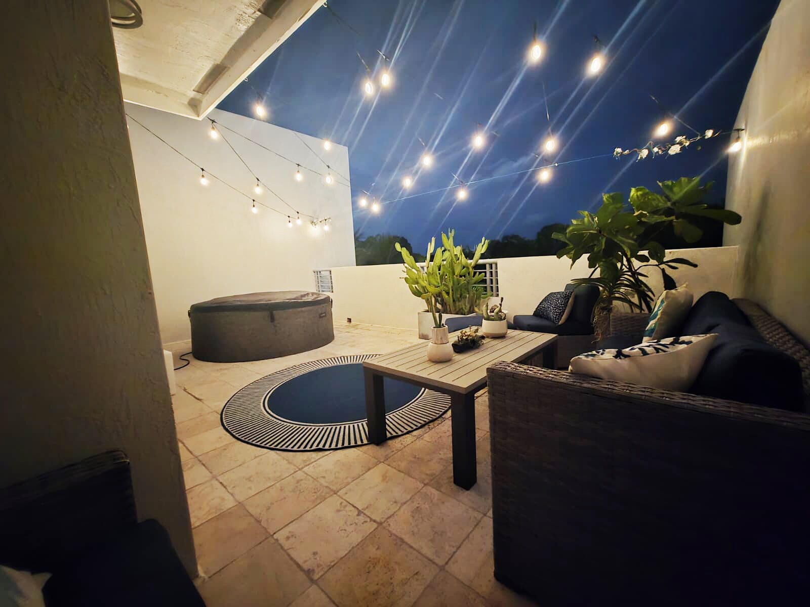 Building Photo - 302 NE 8th Ave