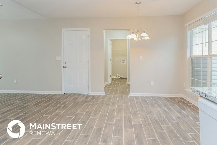 Building Photo - 312 Harris Ave