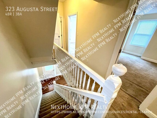 Building Photo - 323 Augusta St