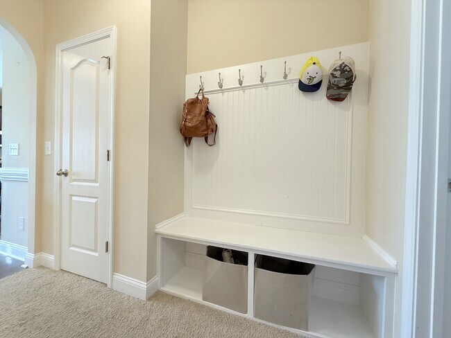 Building Photo - 15 Old Montague Way