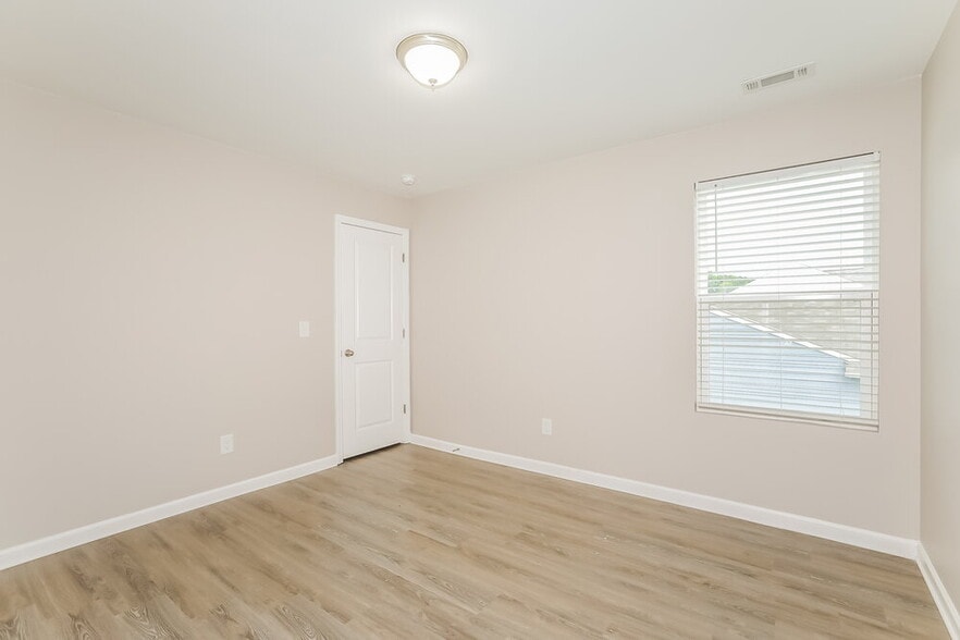 Building Photo - 1091 Cold Water Dr