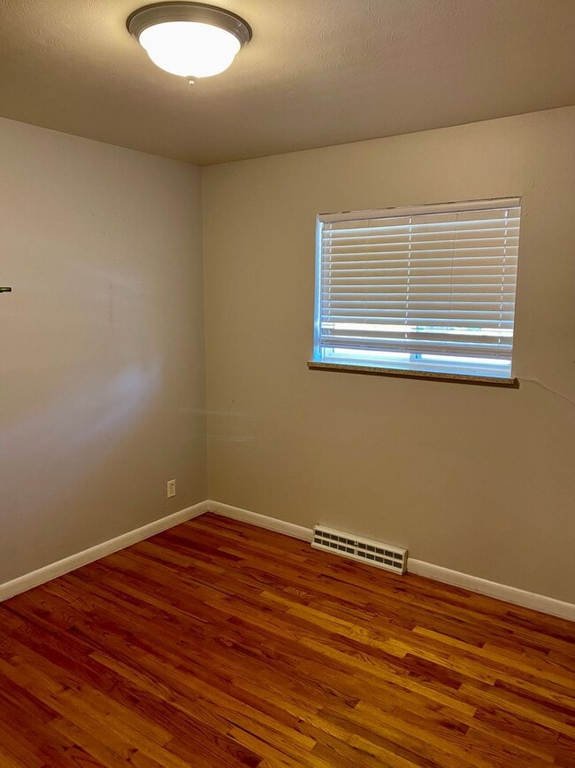 Building Photo - Available for 2026-2027 Fall Pre-Leasing! ...