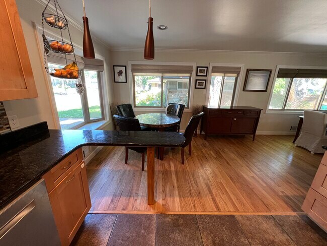 Building Photo - 2209 E Floyd Pl