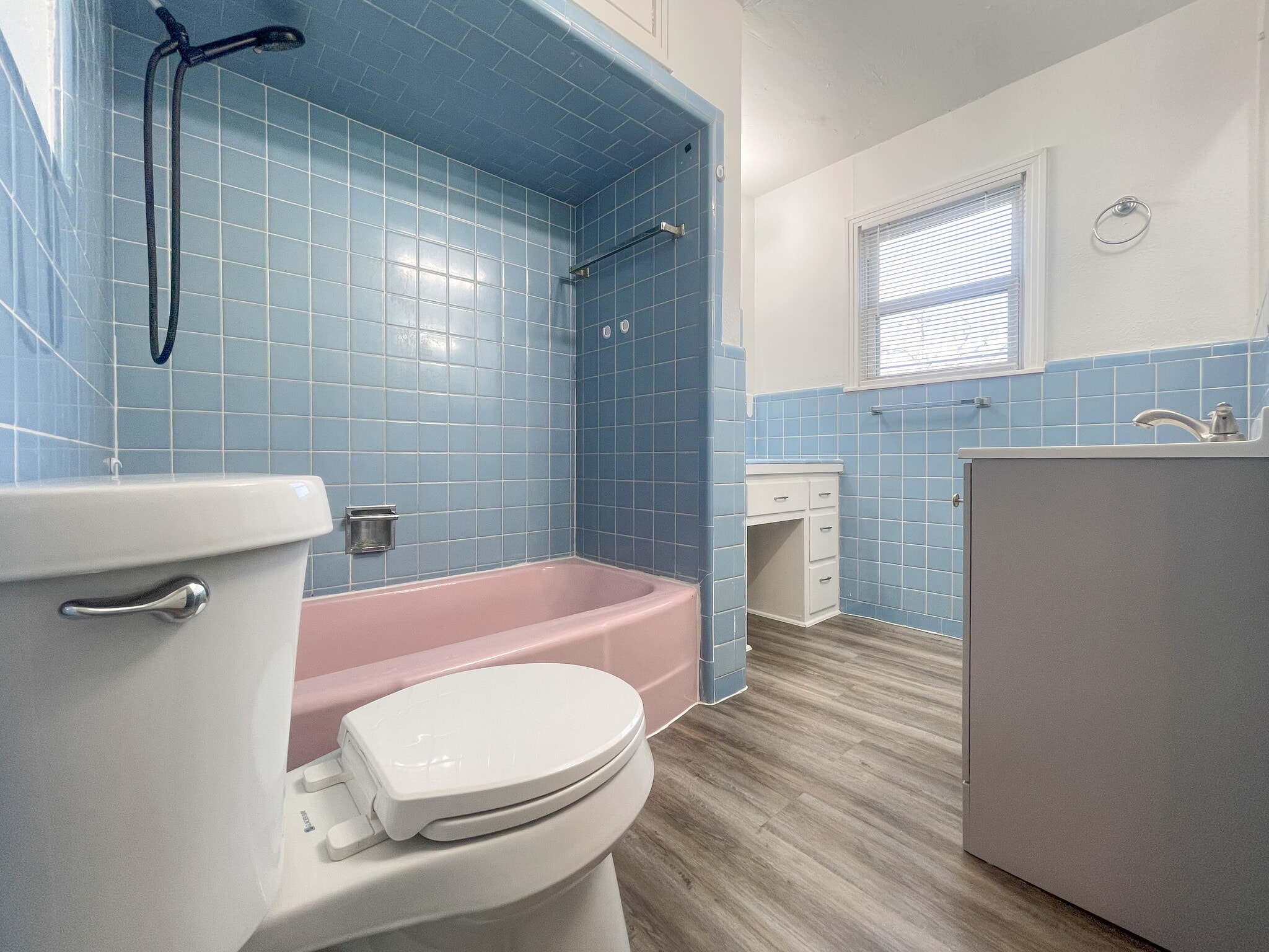 Building Photo - 701 N Barbara St