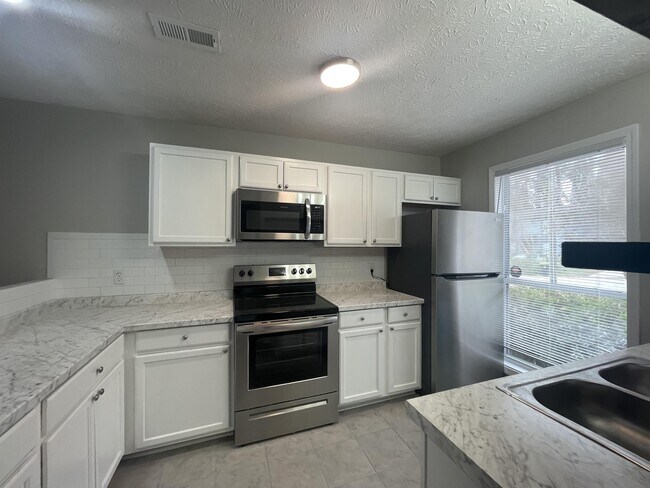 Building Photo - 5717 Aftonshire Dr
