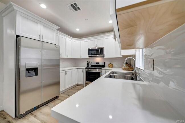Primary Photo - 1101 Maclay St