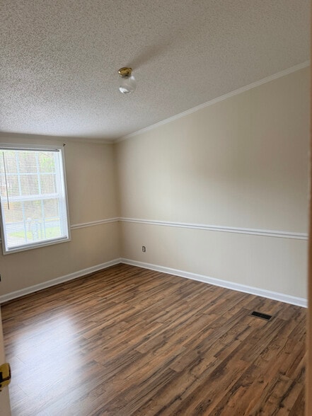 Building Photo - 411 Brogden St