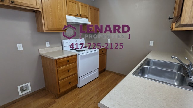 Building Photo - 3 Bedroom Home Ready for Move In